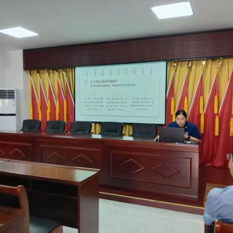 【双争进行时】 科普防溺知识 守护儿童安全成长 ——矿区妇联联合消防救援大队开展 暑期防溺水安全教育