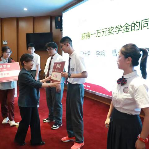 扬帆起航正当时——高二获奖学生经验分享会纪实