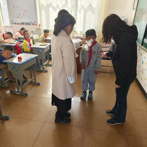 筑牢校园食品安全防线  提高师生食品安全意识﻿——和龙市新东小学校开展食物中毒应急演练活动