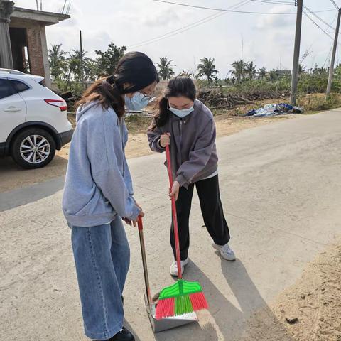 抱罗镇开展3月份周末大扫除清洁行动