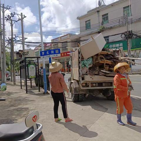 抱罗镇开展周末大扫除清洁行动