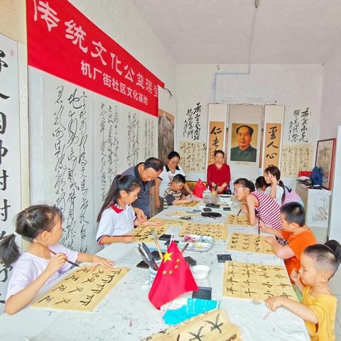 弘扬传统文化 传承书法艺术｜金陵街道机厂街社区传统文化公益课堂开班啦!