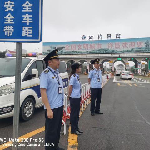 中秋佳节人团圆                  交通执法保平安