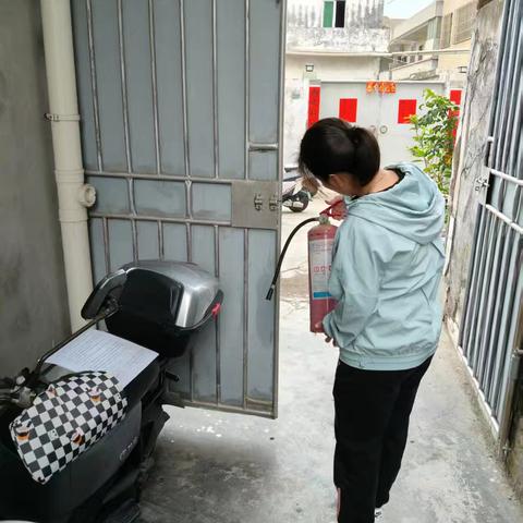 美兰区新埠街道新埠社区开展安全产生检查工作