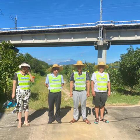 洽湾镇开展铁路沿线安全巡查