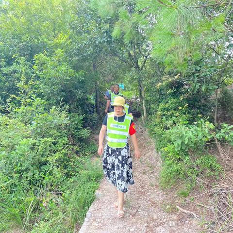 南丰县洽湾镇开展护路巡查 确保安全稳定