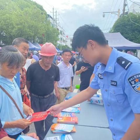 洽湾镇护路办开展“5.26我爱路”主题教育宣传活动