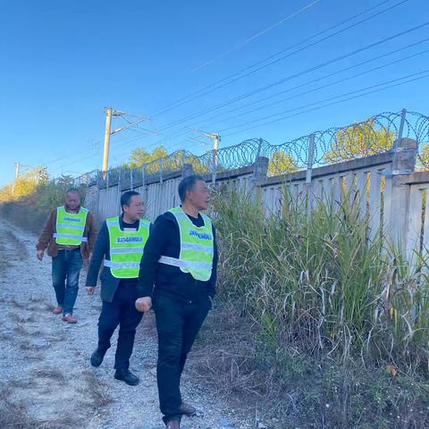 洽湾镇开展铁路护路巡查活动