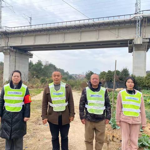洽湾镇护路办开展春节期间铁路护路巡查工作
