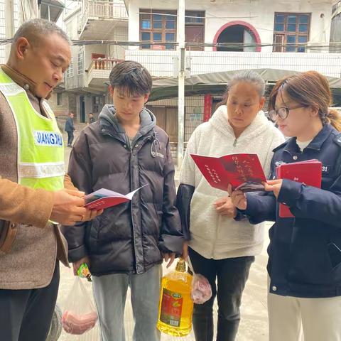 知路爱路护路 共筑铁路平安——南丰县洽湾护路办开展铁路安全宣传活动