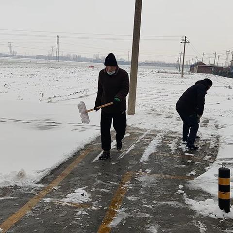 银装素裹美校园，扫雪除冰暖人心 ——北段小学扫雪除冰纪实