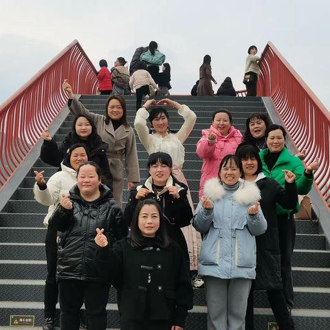 荥经片区分工会组织开展"春暖花开，约惠自然"三八节活动