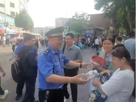 天桥区红十字志愿服务队助力中高考