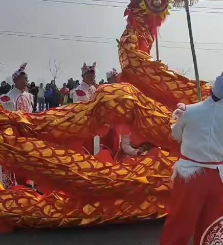 灯火迎佳节，欢乐闹元宵