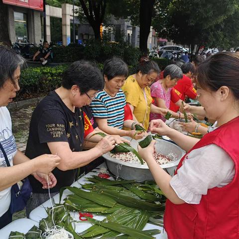 【情暖人心】龙塘家园第一社区开展端午节前走访慰问活动