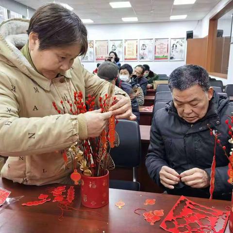 年味渐浓，让红色暖风吹进老人心里