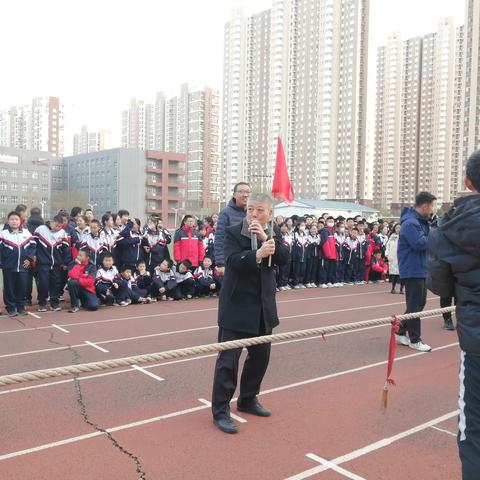 顽强拼搏展雄风，团结合作显风采——大同市北岳中学七年级拔河比赛