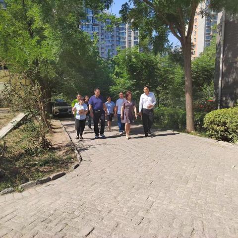 【近悦远来 活力双山】区住建局物业管理科到福泰社区督导物业管理工作