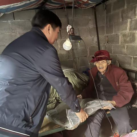 寒冬不寒，真情送暖——新竹镇多措并举开展困难群众御寒保暖工作