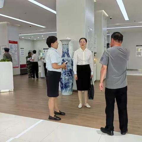 锡盟分行吴超副行长莅临西乌支行拜访私人银行客户