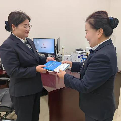 西乌支行开展师带徒读书分享