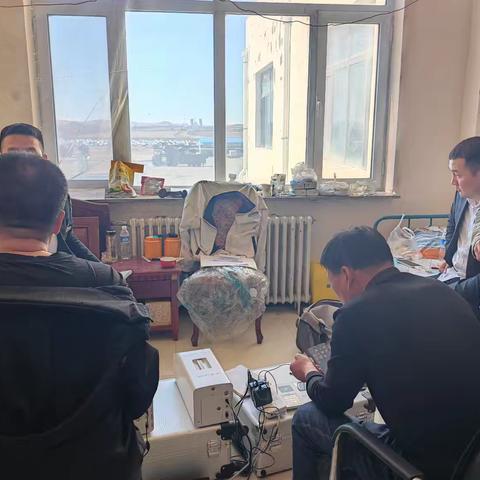 工行西乌支行前往代发单位进行外拓营销活动