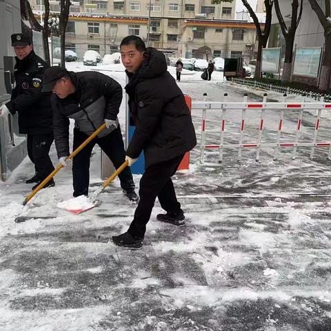 破冰除雪暖寒冬 青年担当展风貌