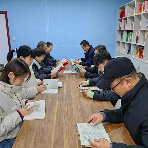 学府社区开展“书香雅韵 共享时光”读书会活动