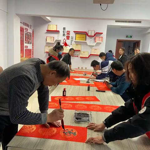 墨香四溢迎新春 书写春联送万福