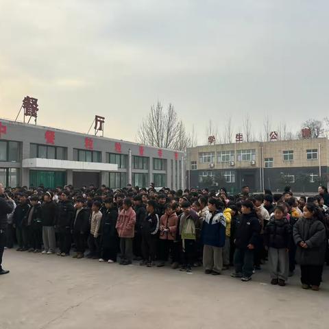 开封市祥符区刘店乡中心学校举行散学典礼暨寒假安全教育活动