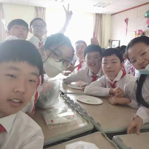 六年一班八卦报