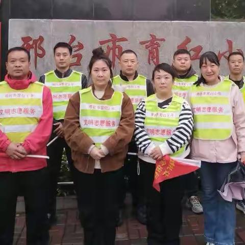 家警校合作 为爱护航——二年级8班交通执勤活动纪实
