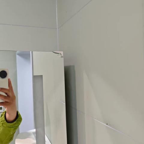 医院卫生间镜柜破损情况及位置