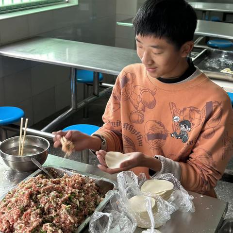 浓浓饺子香，元旦乐无穷—2024年中方县新路河镇学校元旦包饺子活动