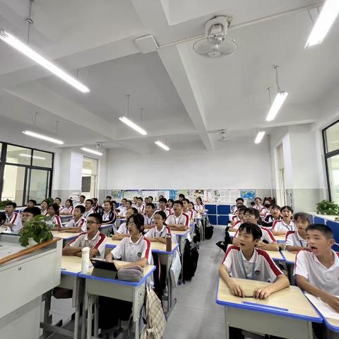 爱眼日主题班会纪实