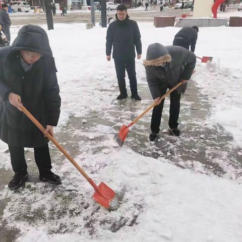 【豫见好服务】以雪为令 叶县支行扫雪铲冰“暖民心