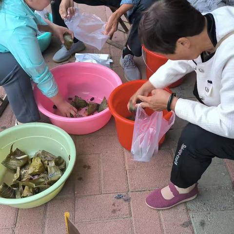 大王庄镇瓜屋子村开展“浓情端午节 粽香暖人心”庆端午主题活动