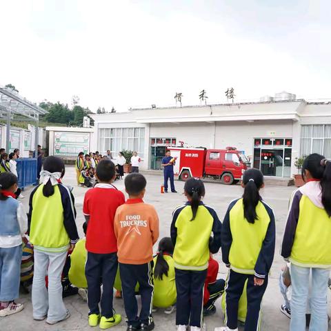 武定县高桥小学组织开展2025—2026学年秋季学期消防安全应急演练系列活动