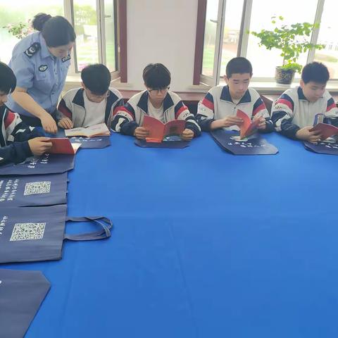 抚远市司法局乌苏司法所送法到学校