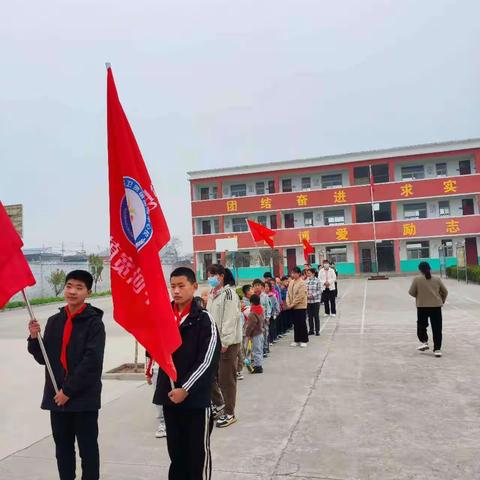 清明寄哀思，鲜花祭英烈！