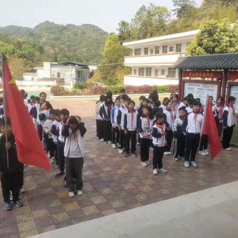 2025.4.3永坑小学清明节扫墓活动简讯