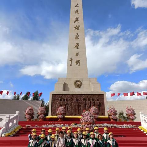 庆祝新中国成立75周年，宏博幼儿园全体教师走进大青山红色文化主题公园