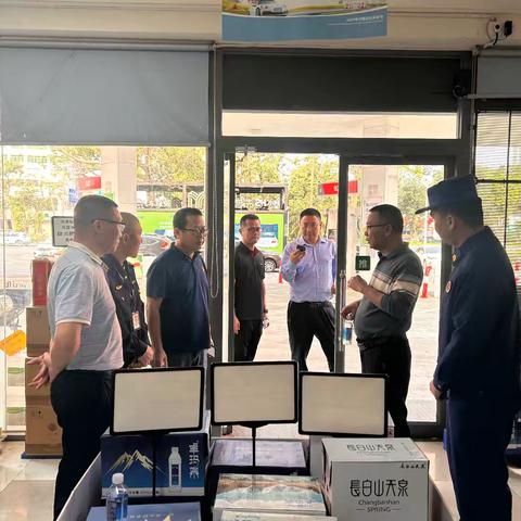 海口市综合行政执法局秀英分局开展“综合查一次”联合检查，强化安全检查，守护加油站平稳运营