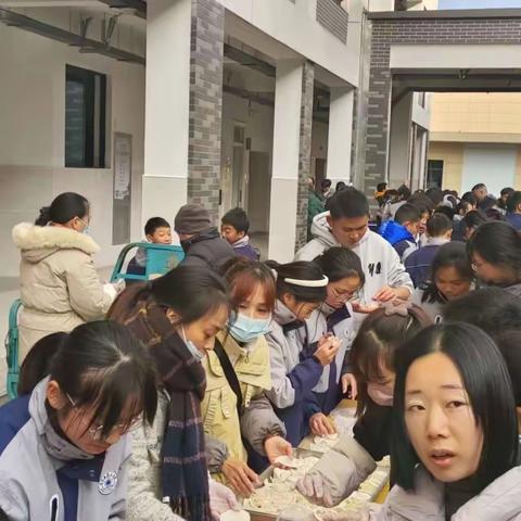 浓浓饺子香，暖暖校园情————遂昌三中702班快乐星期三当美食遇上电影