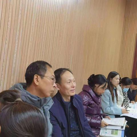 以教促研，以研优教——曲阳县教研室领导到文德镇中心学校指导教学工作