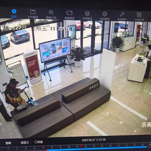 新篁农行暖心助力走失小男孩返家
