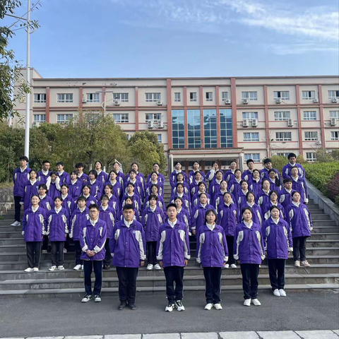 缅怀先烈，寄托哀思