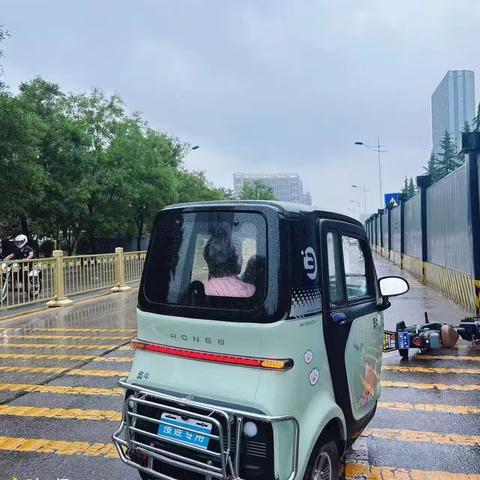 【高新细柳】路遇事故，网格员挺身而出