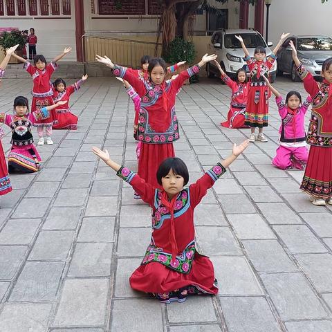 铸牢中华民族共同体意识  积极推广民族体育舞蹈   	——甘塘小学积极参与云南省学校铸牢中华民族共同体意识教育系列活动之民族体育舞蹈线上教学与竞赛活动