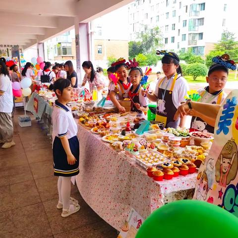 畅享校园美食，珍藏童年记忆，美好“食光”心动舌尖——临川区第十一小四（4）班美食节嗨翻啦